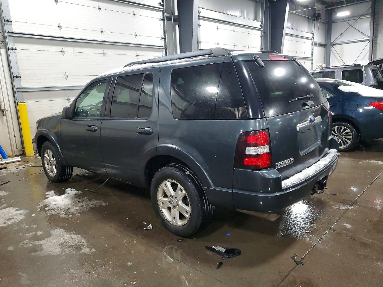 2010 FORD EXPLORER XLT photo 2