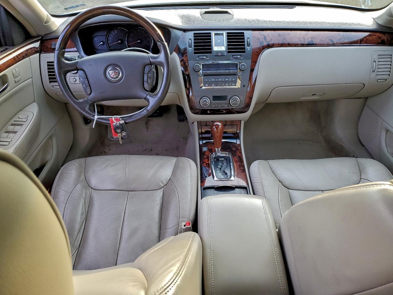 2011 CADILLAC DTS LUXURY COLLECTION photo 8