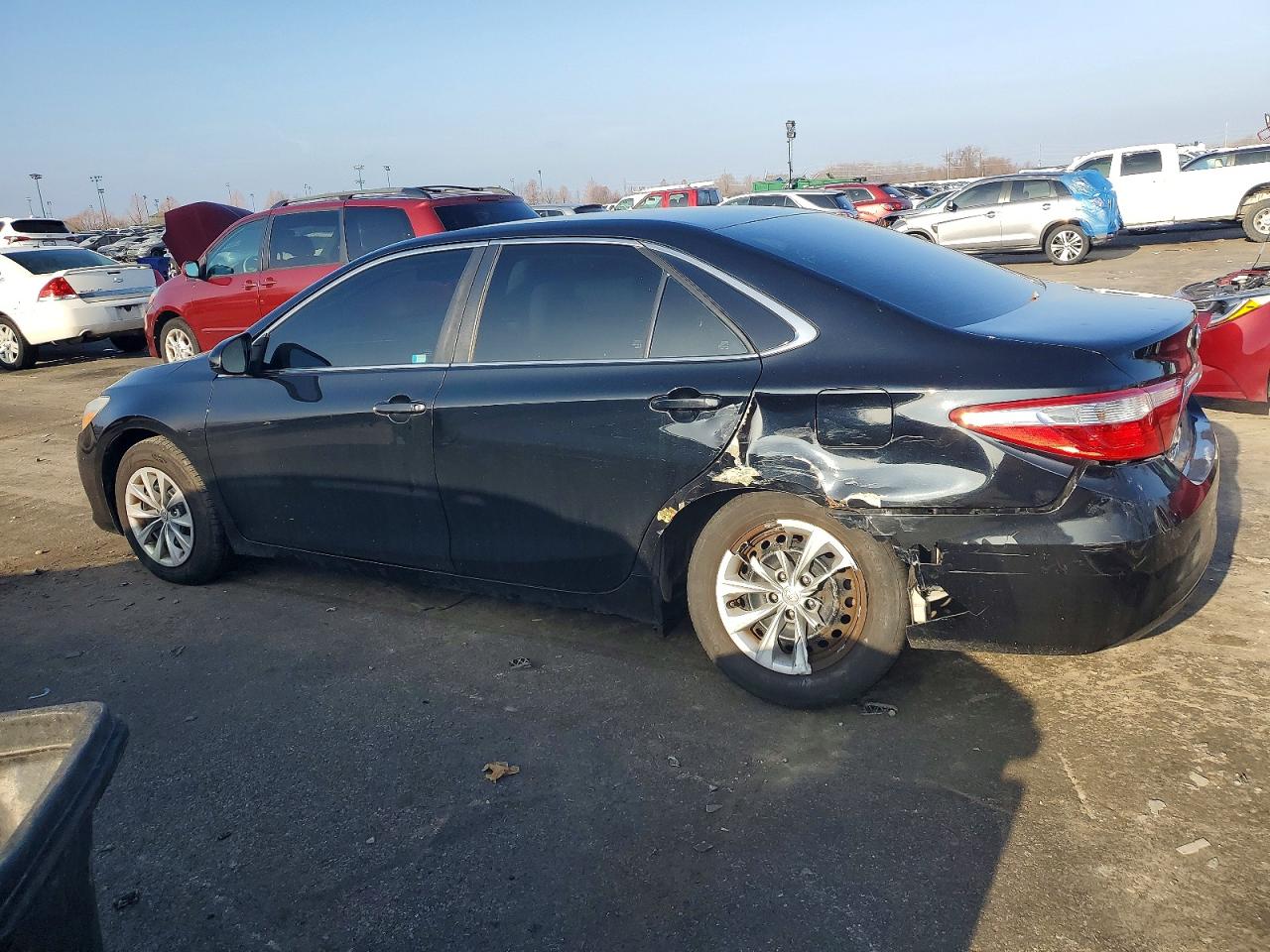 2016 TOYOTA CAMRY LE photo 2