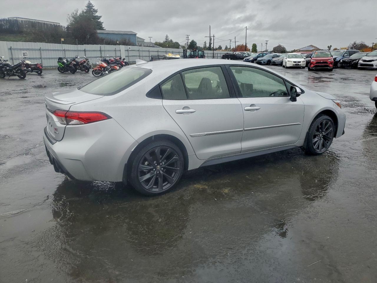 2025 TOYOTA COROLLA LE photo 3