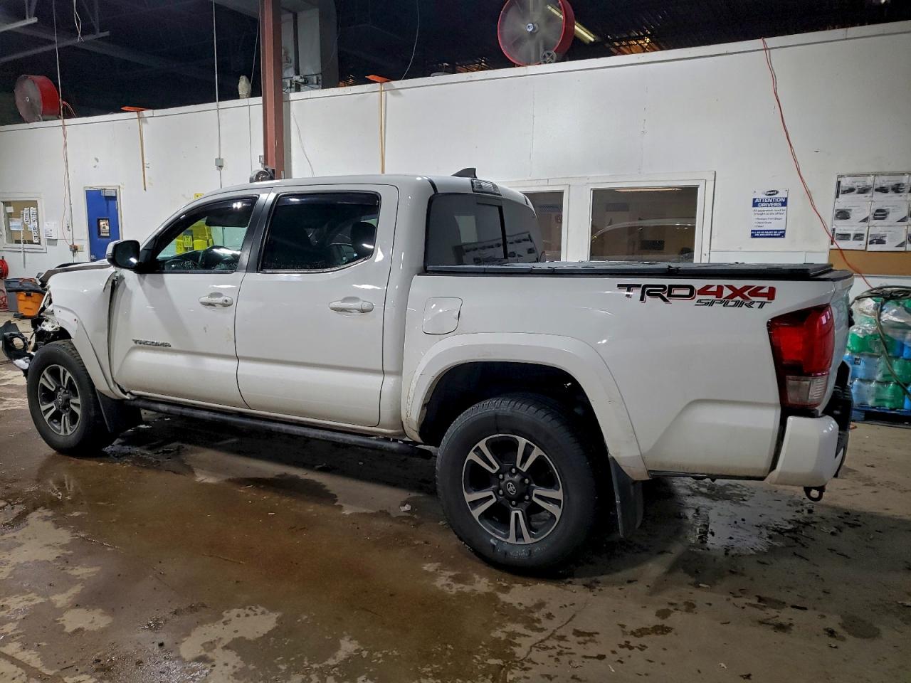 2017 TOYOTA TACOMA DOUBLE CAB photo 2