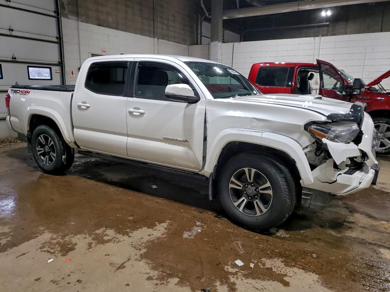 2017 TOYOTA TACOMA DOUBLE CAB photo 4