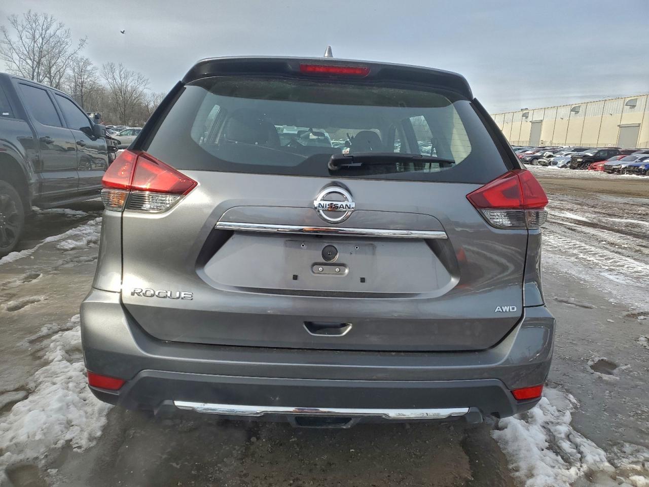 2018 NISSAN ROGUE S photo 6