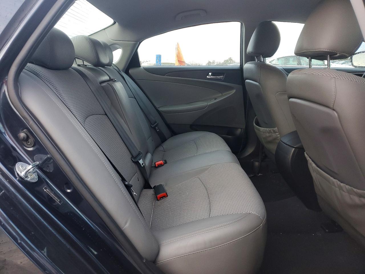 2013 HYUNDAI SONATA SE photo 10