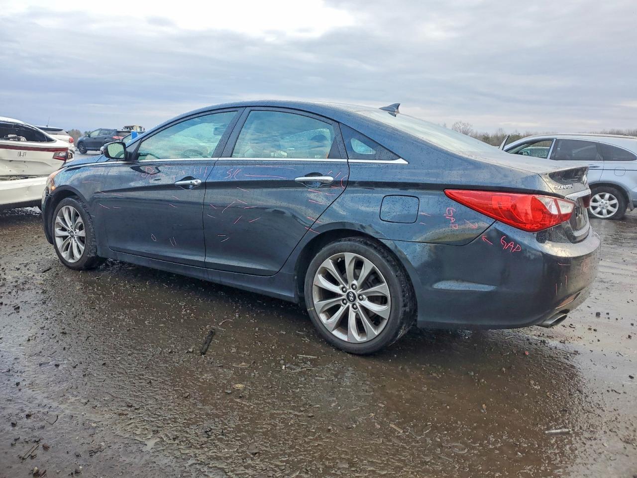2013 HYUNDAI SONATA SE photo 2