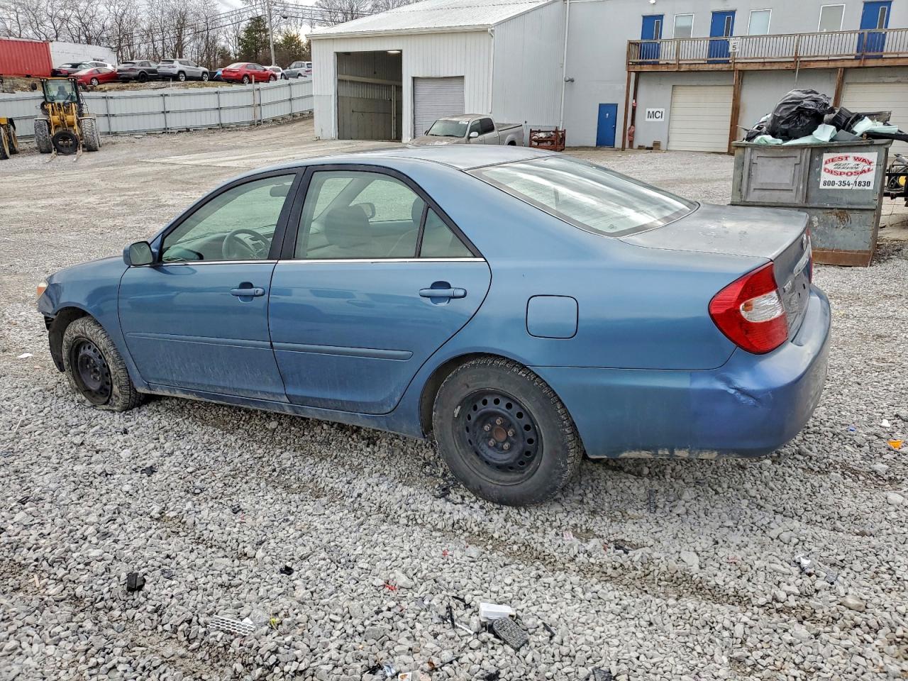 2003 TOYOTA CAMRY LE photo 2