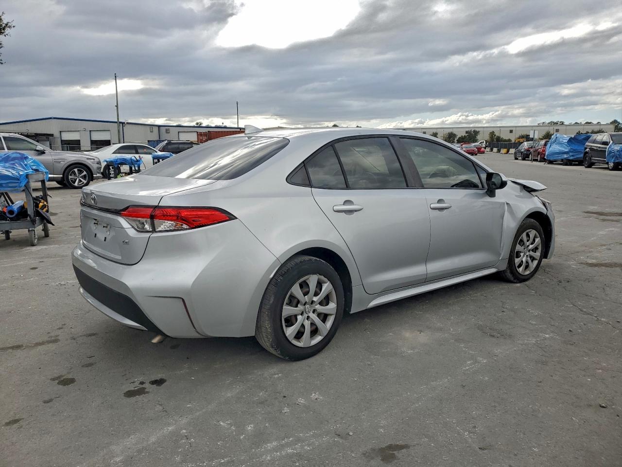 2021 TOYOTA COROLLA LE photo 3