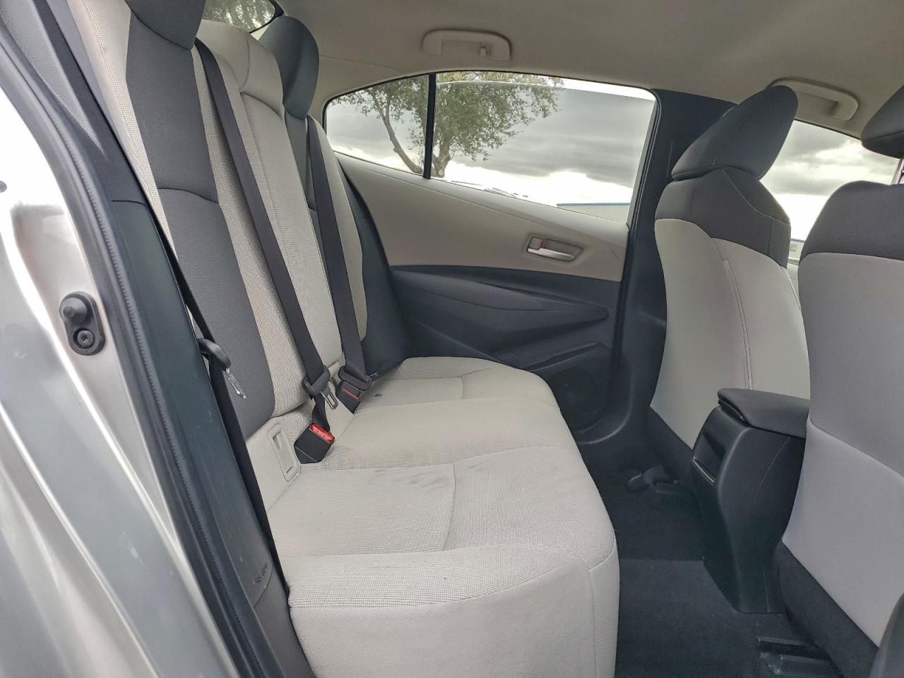 2021 TOYOTA COROLLA LE photo 10