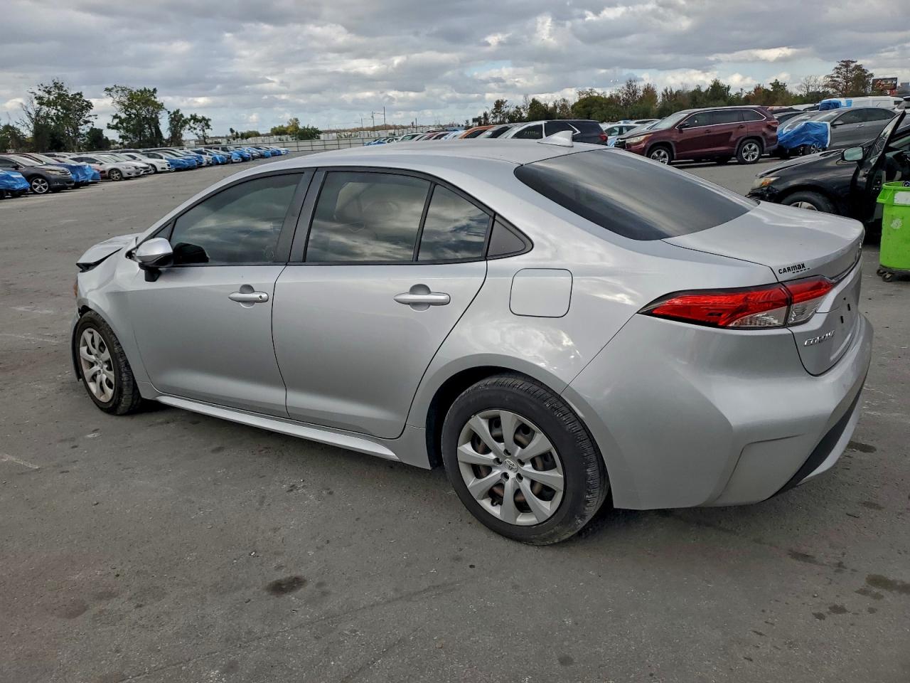 2021 TOYOTA COROLLA LE photo 2