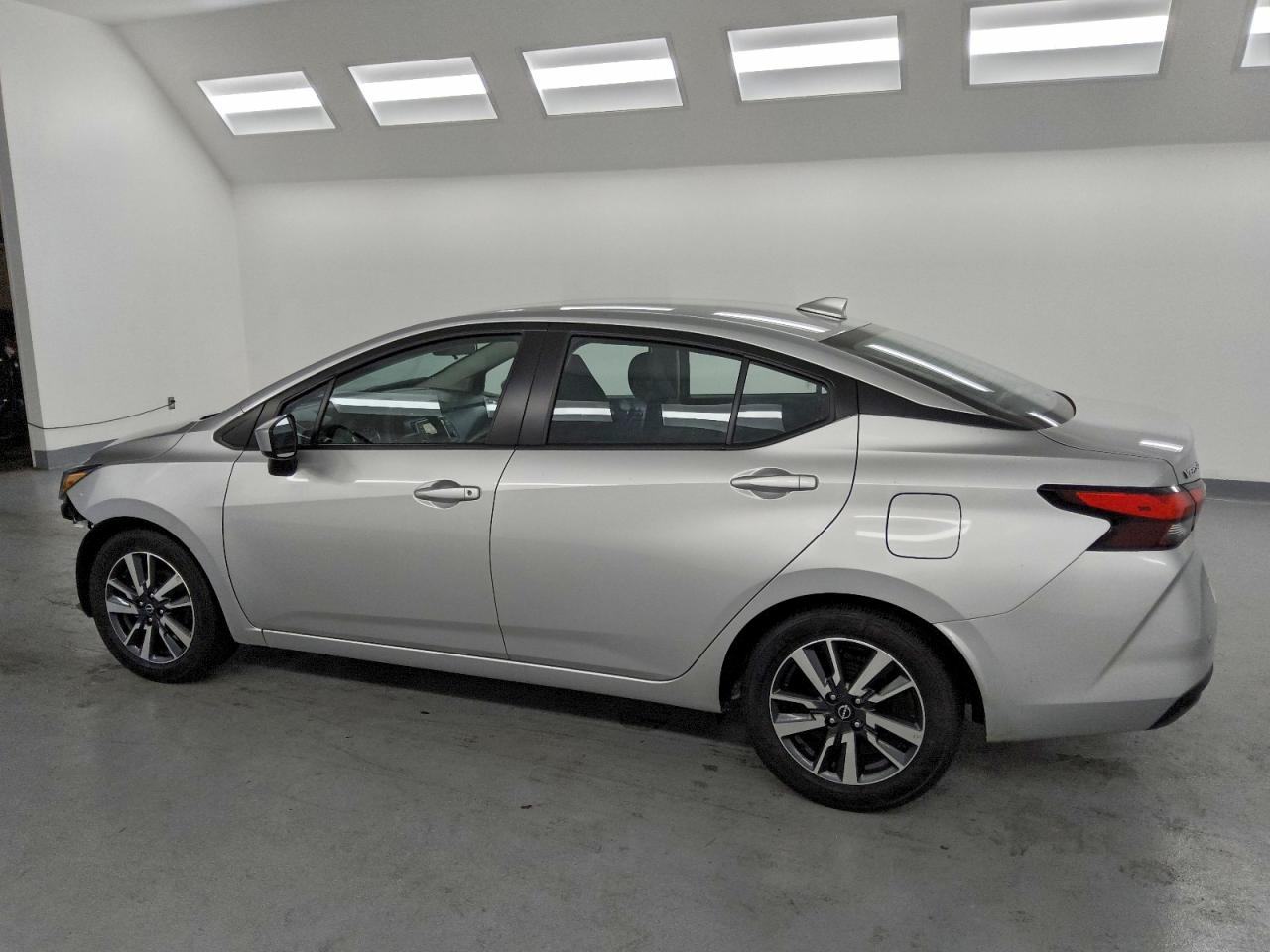 2025 NISSAN VERSA SV photo 3