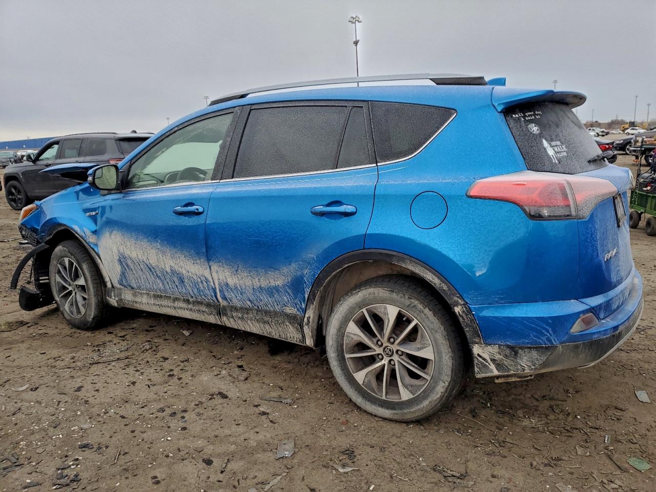 2018 TOYOTA RAV4 HV LE photo 2