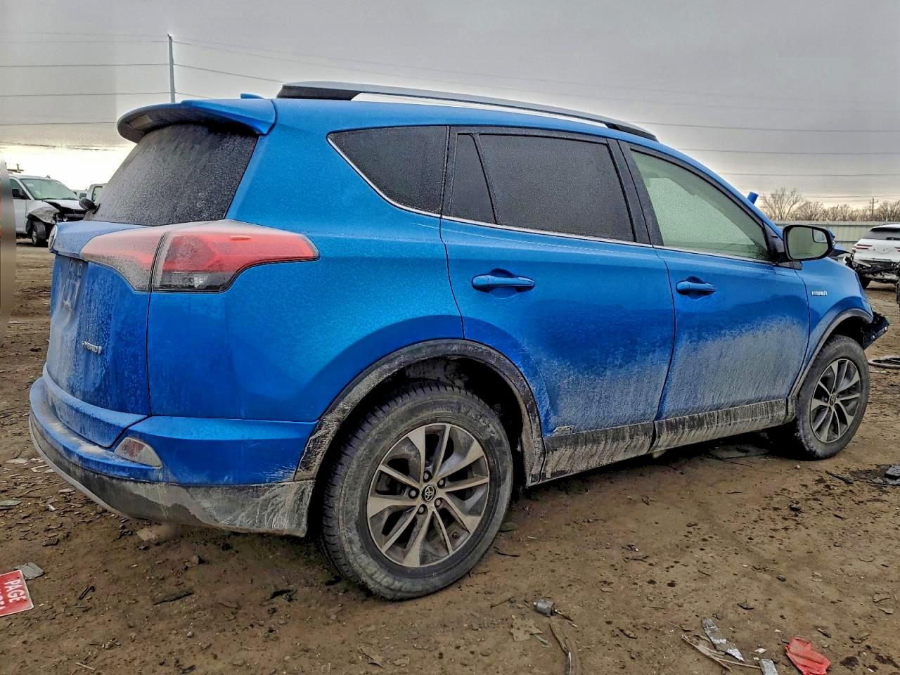 2018 TOYOTA RAV4 HV LE photo 3
