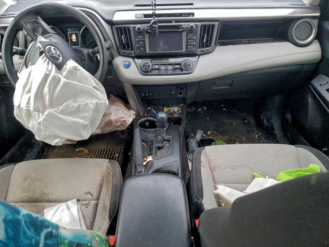 2018 TOYOTA RAV4 HV LE photo 8
