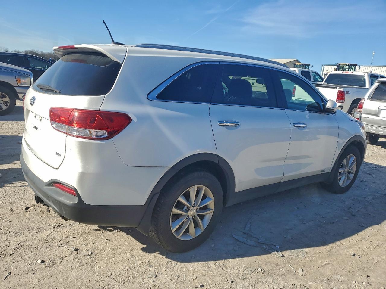2017 KIA SORENTO LX photo 3
