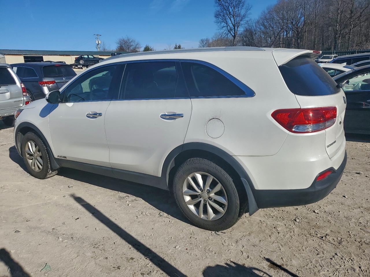2017 KIA SORENTO LX photo 2