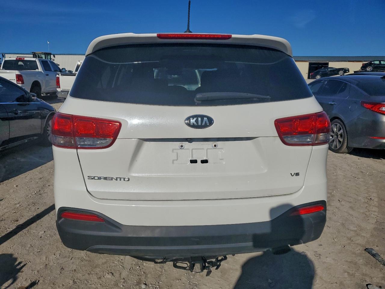 2017 KIA SORENTO LX photo 6