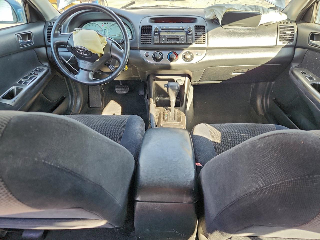 2002 TOYOTA CAMRY LE photo 8