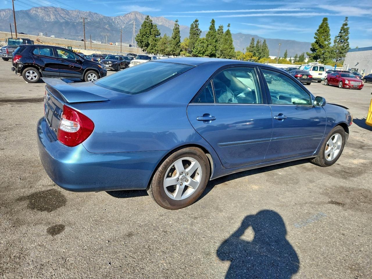 2002 TOYOTA CAMRY LE photo 3