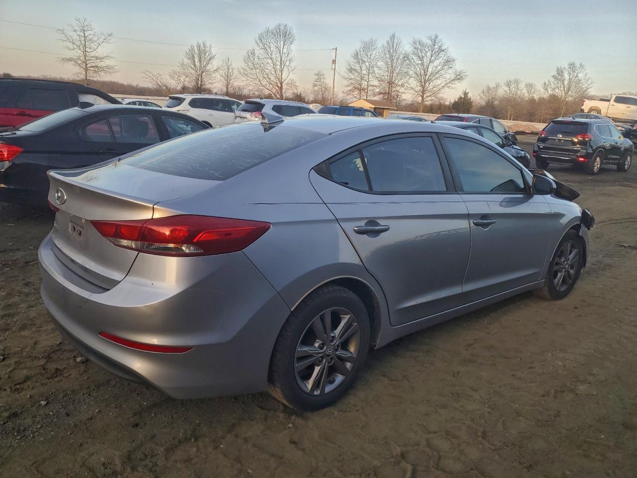 2017 HYUNDAI ELANTRA SE photo 3