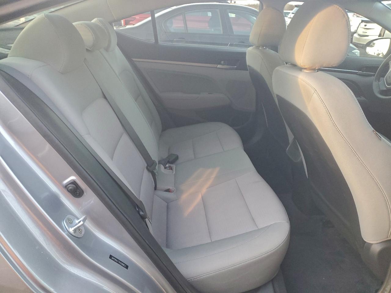 2017 HYUNDAI ELANTRA SE photo 10