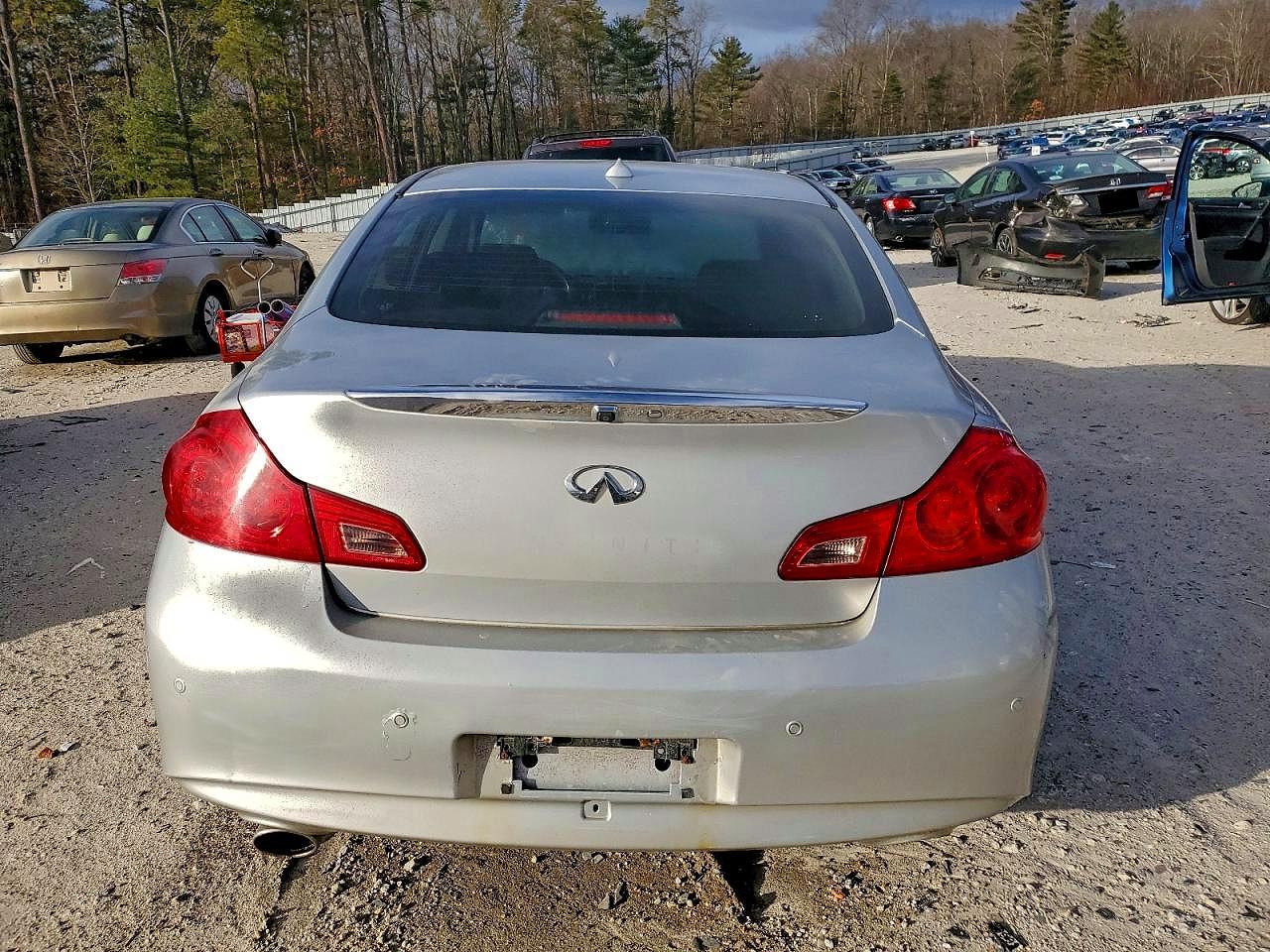 2012 INFINITI G37 photo 6