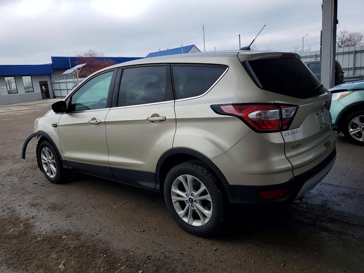 2017 FORD ESCAPE SE photo 2