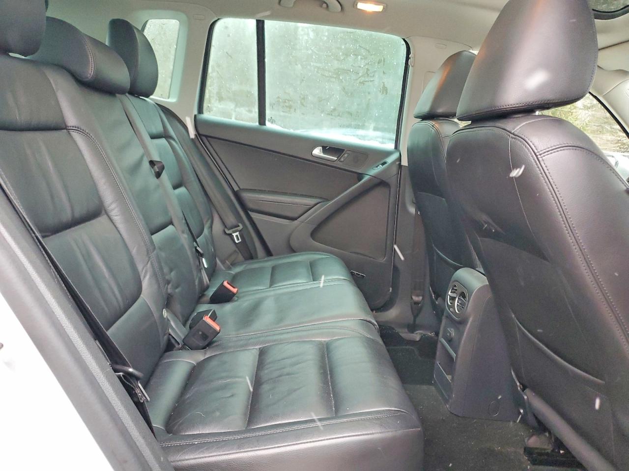 2016 VOLKSWAGEN TIGUAN S photo 11