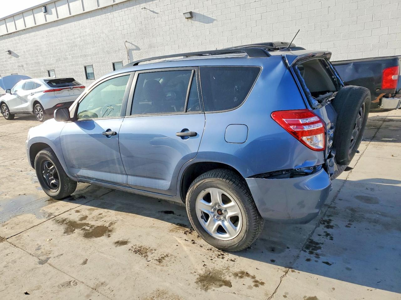 2012 TOYOTA RAV4 photo 2