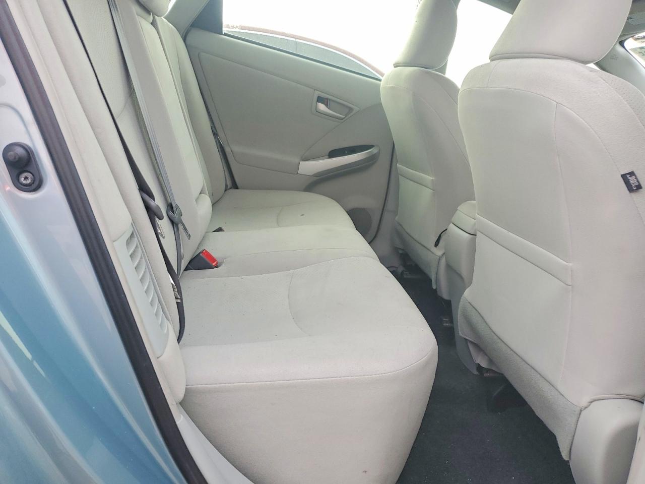 2015 TOYOTA PRIUS photo 28