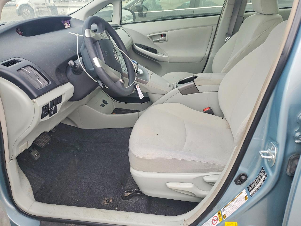 2015 TOYOTA PRIUS photo 19