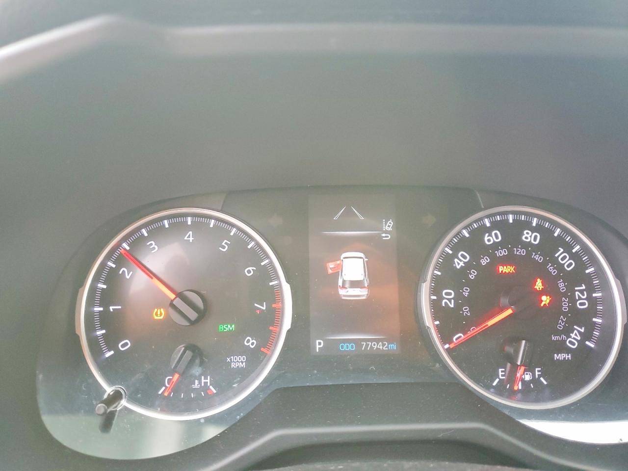 2021 TOYOTA RAV4 XLE photo 33