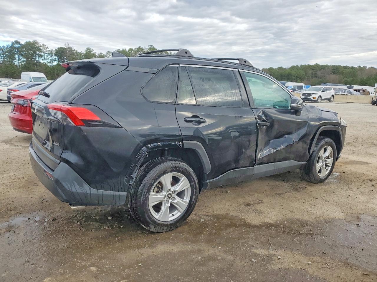 2021 TOYOTA RAV4 XLE photo 9