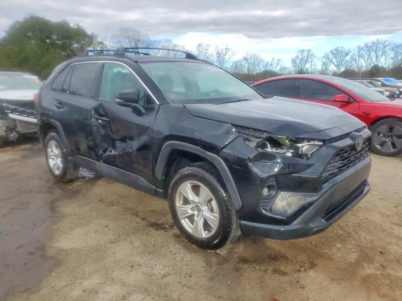 2021 TOYOTA RAV4 XLE photo 13