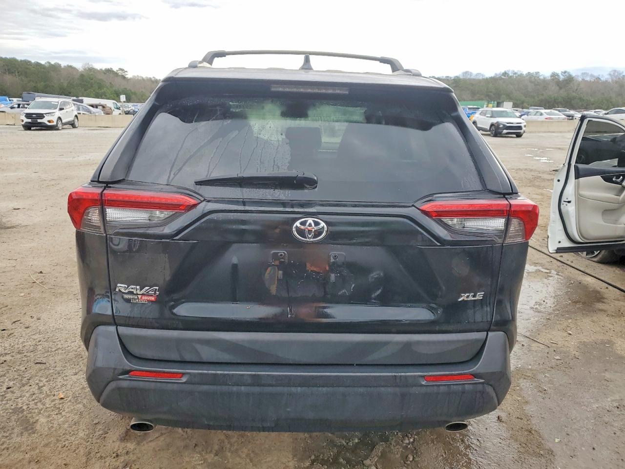 2021 TOYOTA RAV4 XLE photo 21