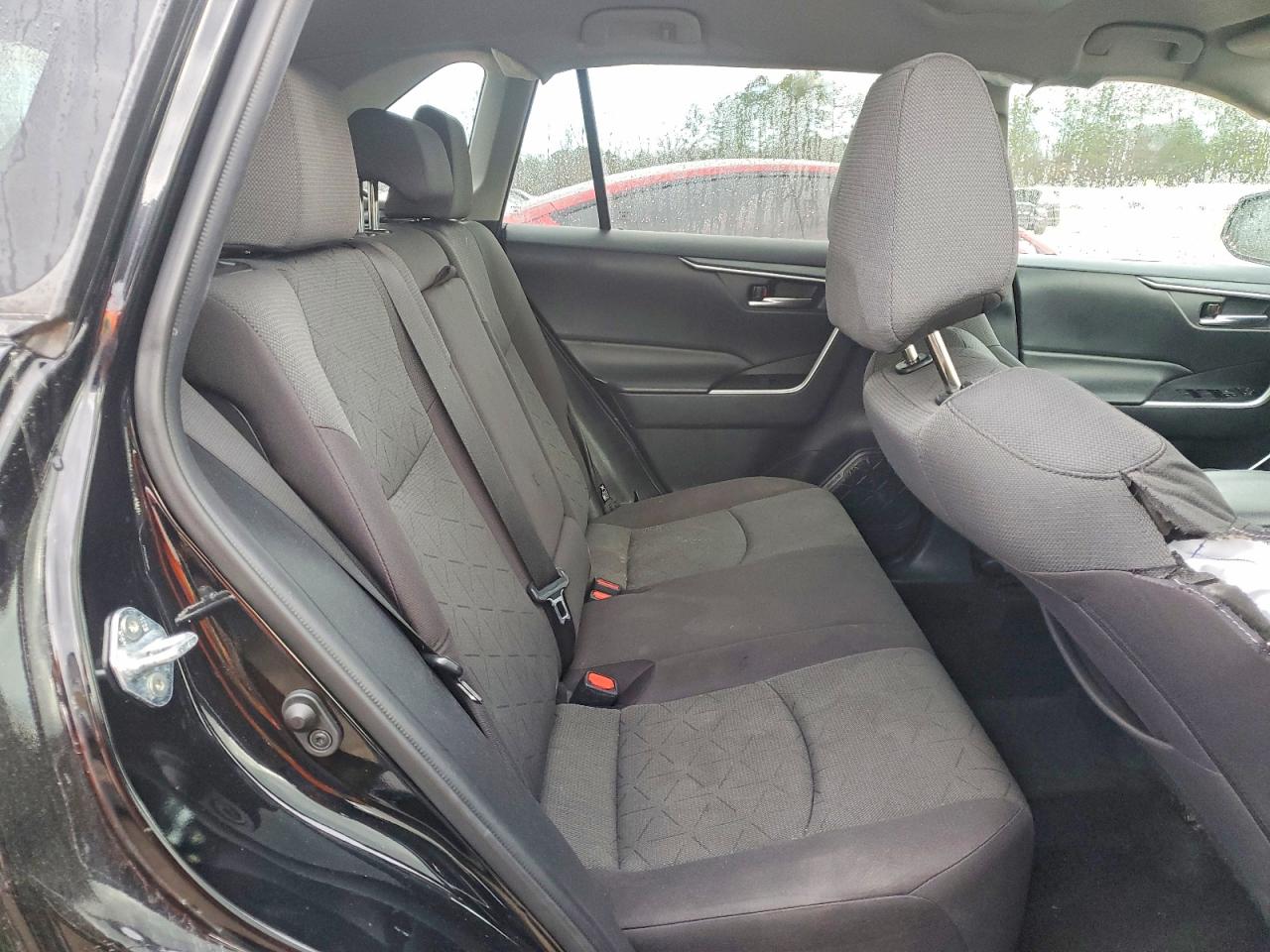 2021 TOYOTA RAV4 XLE photo 41