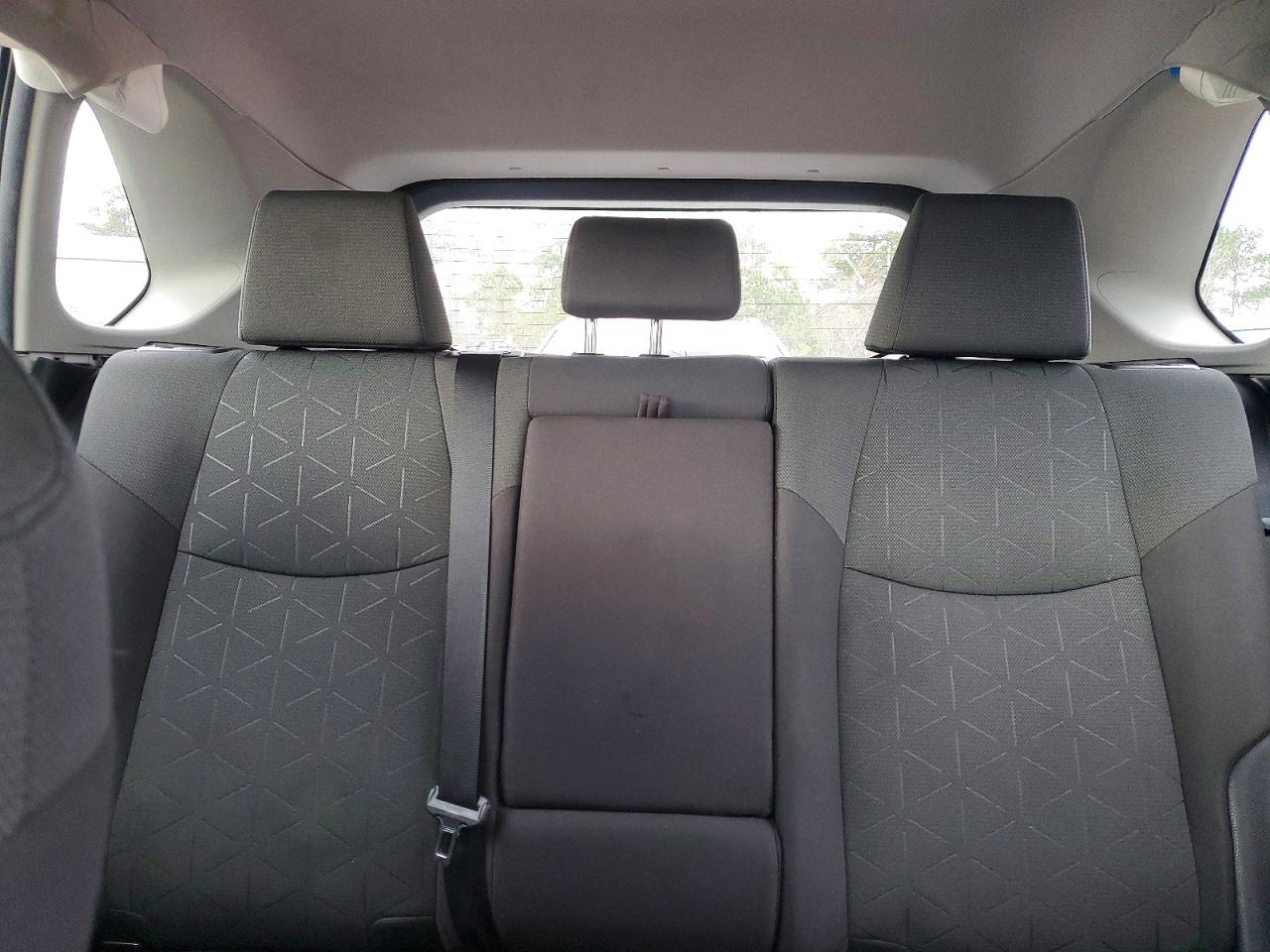 2021 TOYOTA RAV4 XLE photo 37