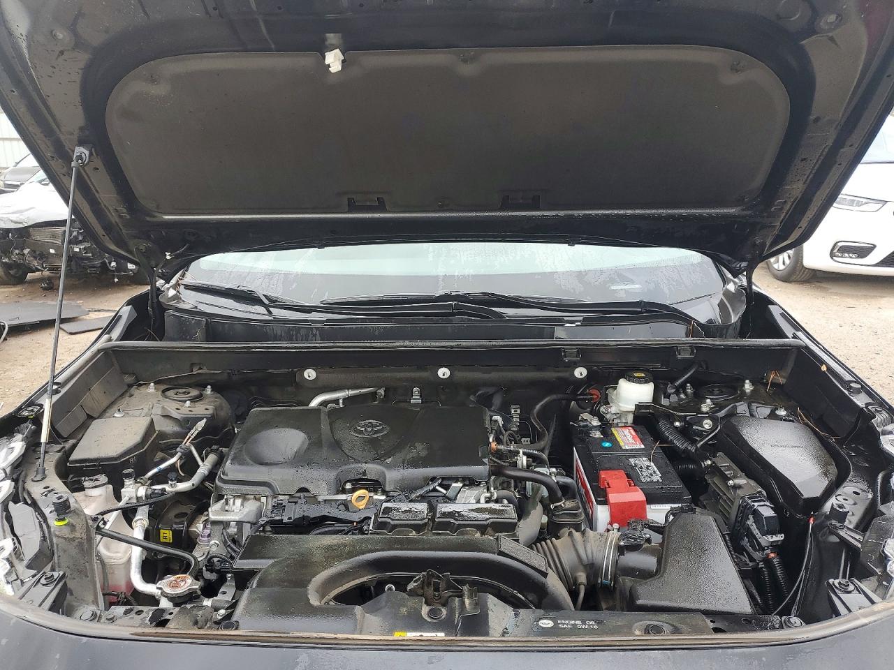 2021 TOYOTA RAV4 XLE photo 45