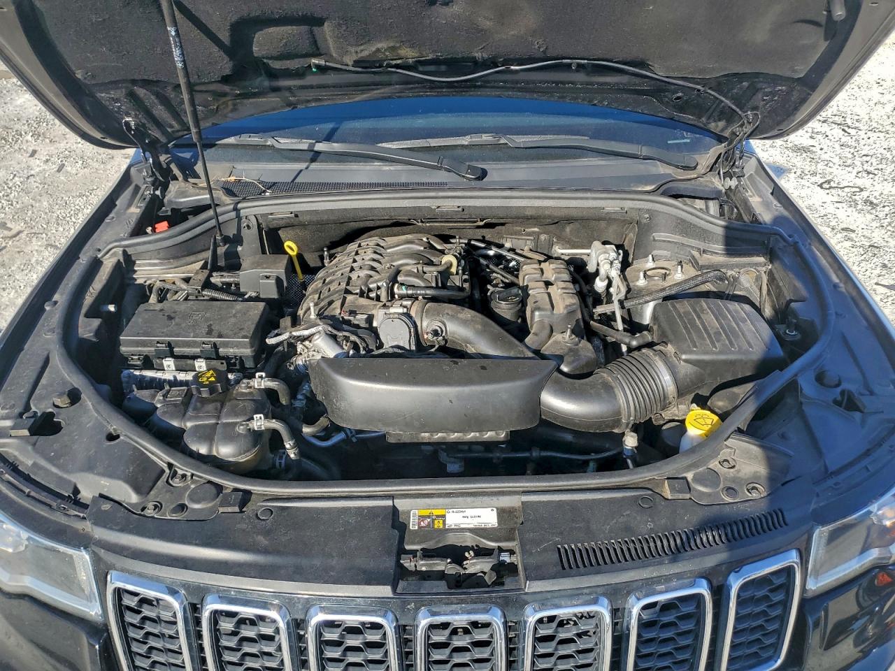 2020 JEEP GRAND CHEROKEE LAREDO photo 23