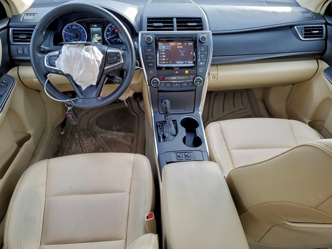 2017 TOYOTA CAMRY LE photo 8
