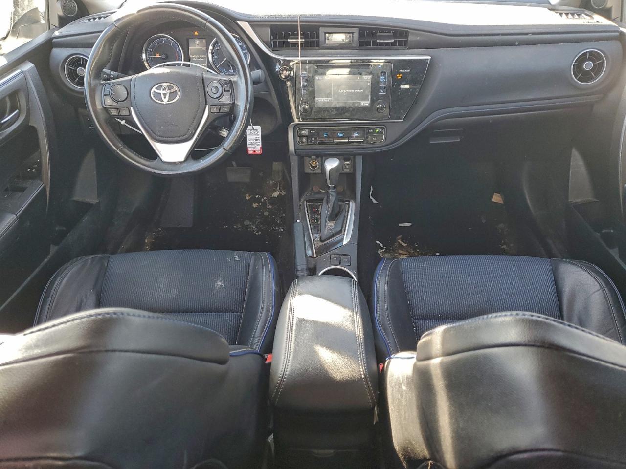 2017 TOYOTA COROLLA L photo 8