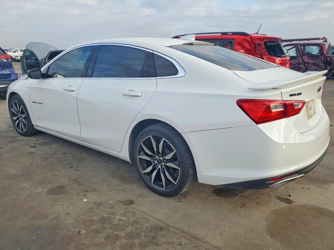 2022 CHEVROLET MALIBU RS photo 2