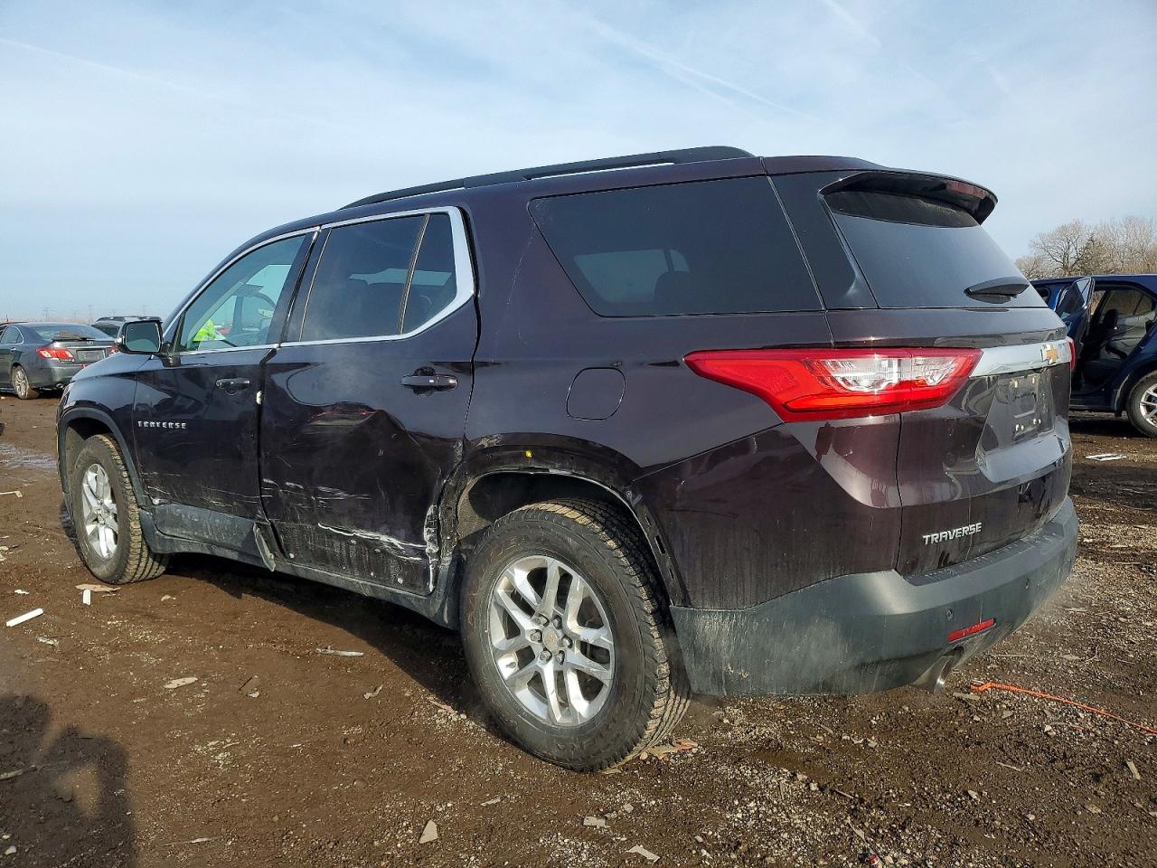 2020 CHEVROLET TRAVERSE LT photo 2