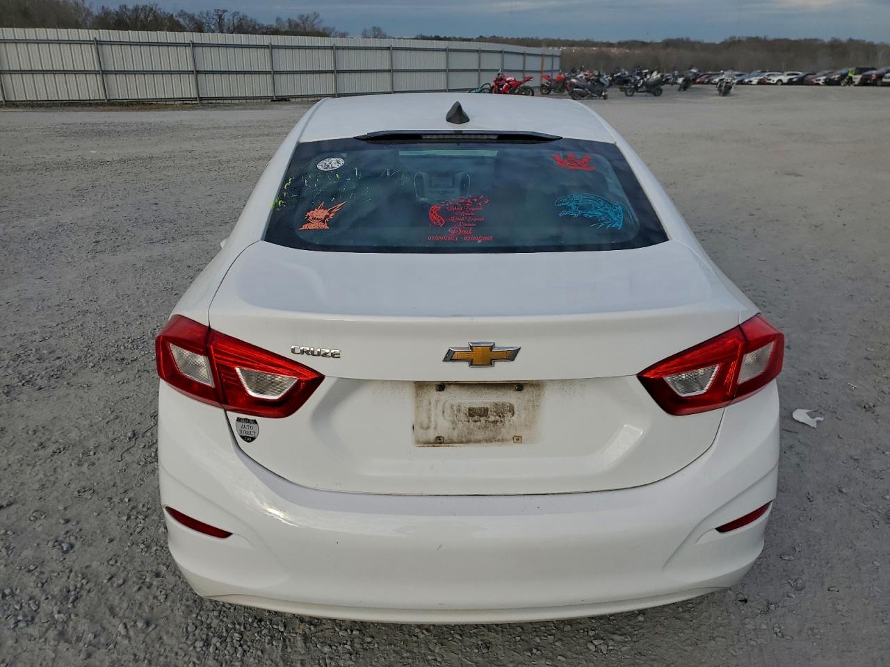 2017 CHEVROLET CRUZE LS photo 6