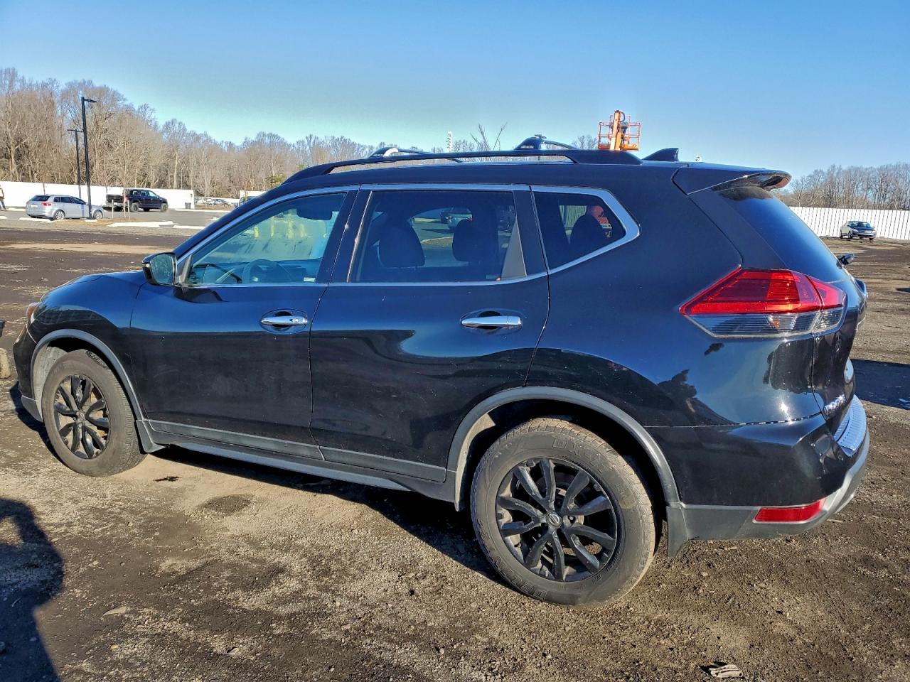2017 NISSAN ROGUE SV photo 2