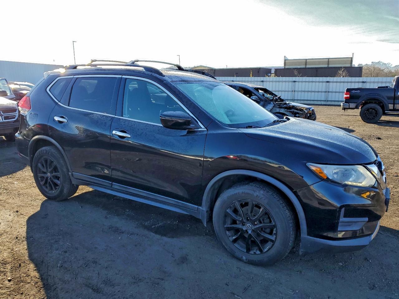 2017 NISSAN ROGUE SV photo 4