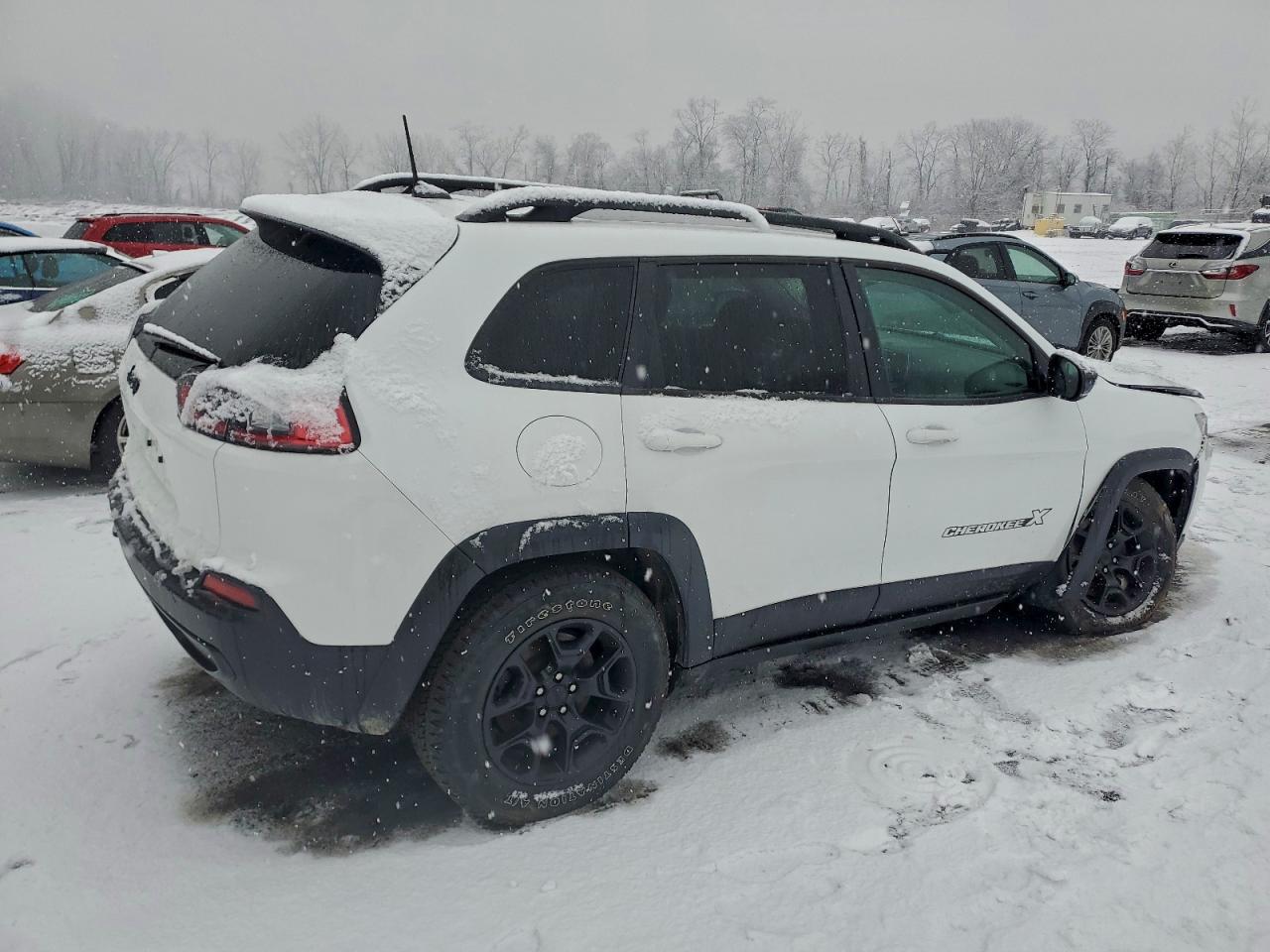 2022 JEEP CHEROKEE LATITUDE photo 3
