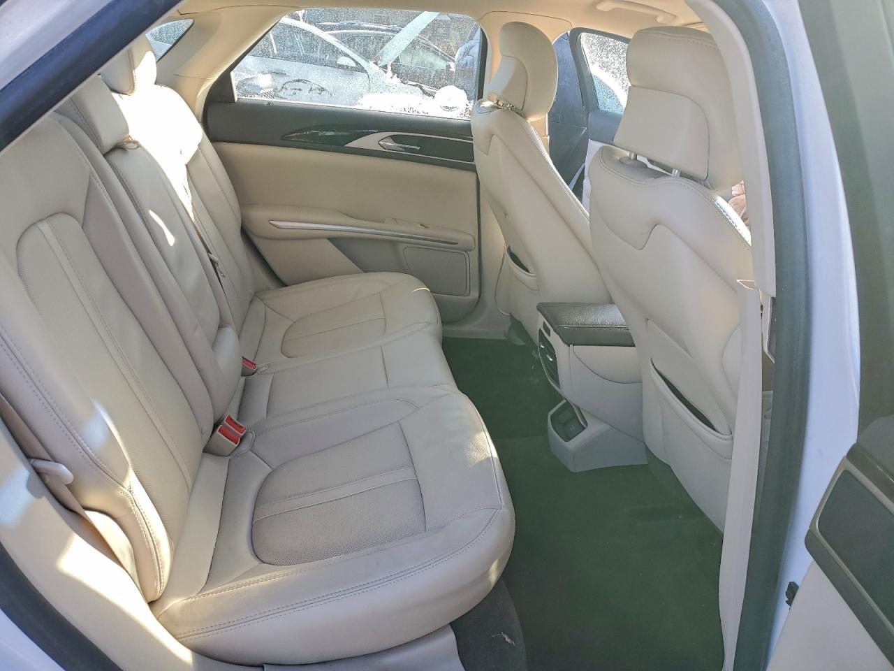 2016 LINCOLN MKZ photo 10