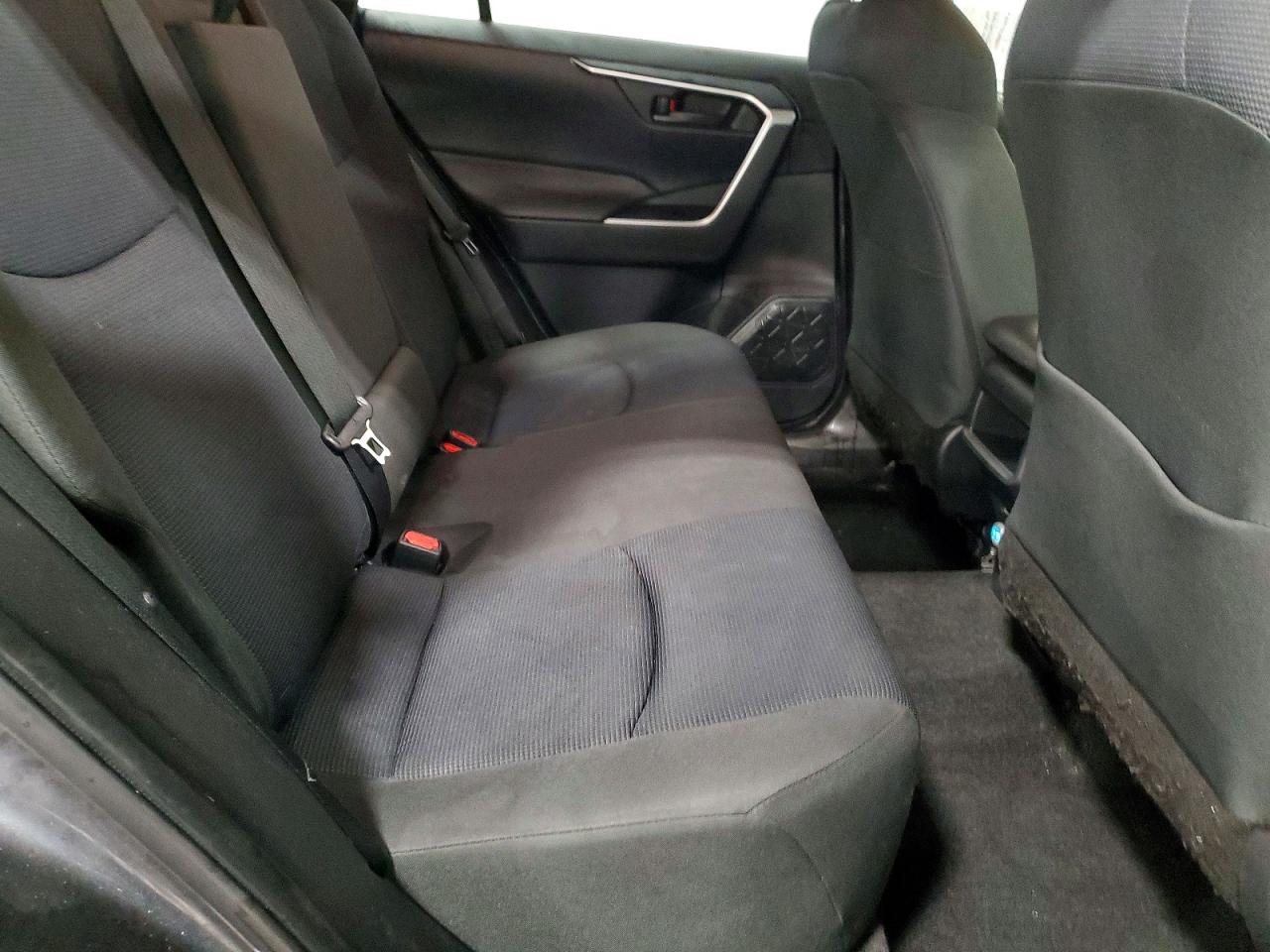 2019 TOYOTA RAV4 LE photo 11