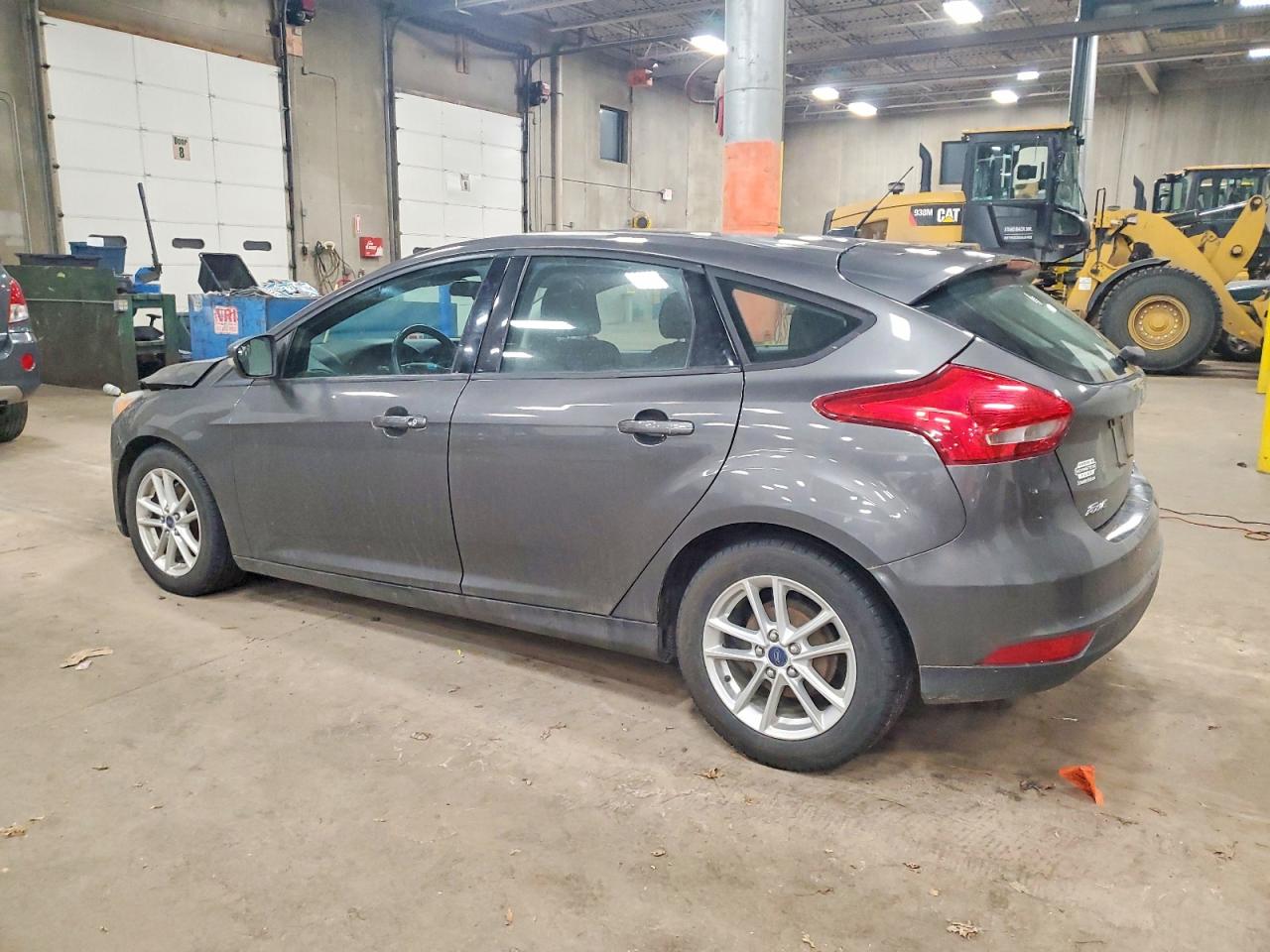 2015 FORD FOCUS SE photo 2