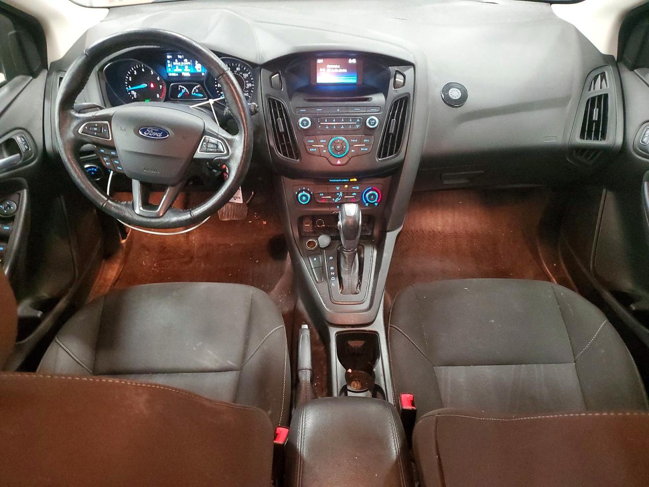 2015 FORD FOCUS SE photo 8